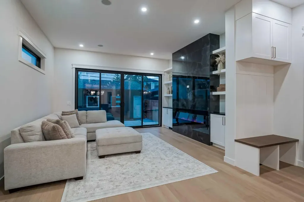 2626 4 Avenue NW Calgary AB T2N 0P6
