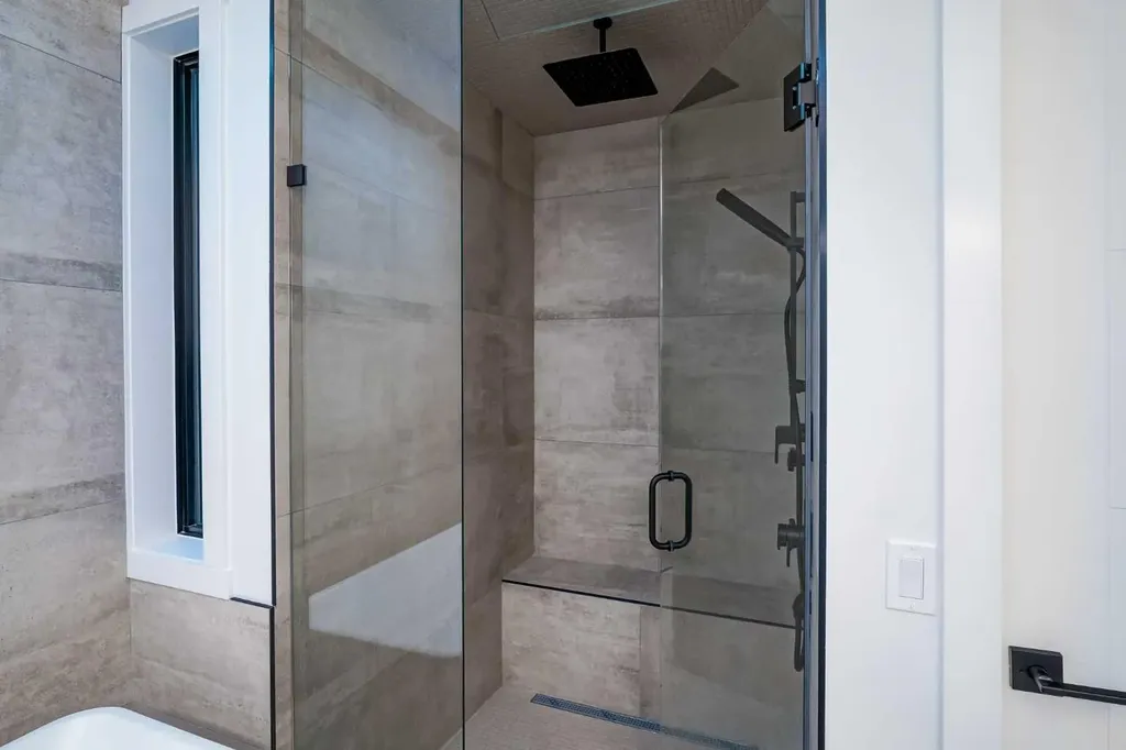 2626 4 Avenue NW Calgary AB T2N 0P6