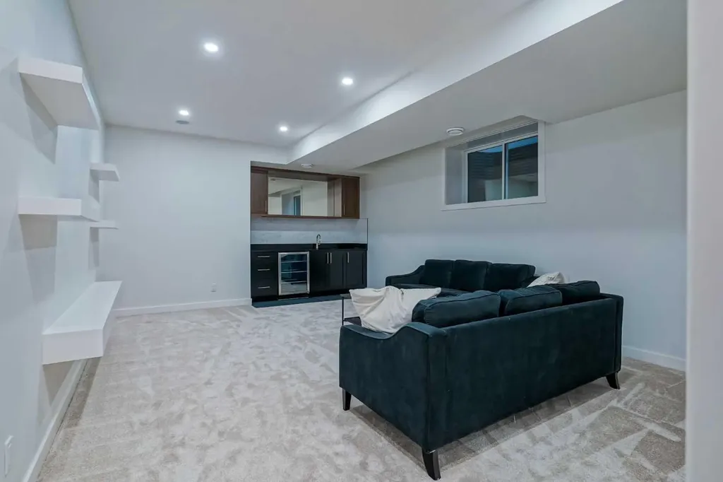 2626 4 Avenue NW Calgary AB T2N 0P6