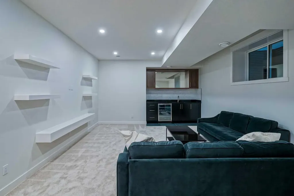 2626 4 Avenue NW Calgary AB T2N 0P6