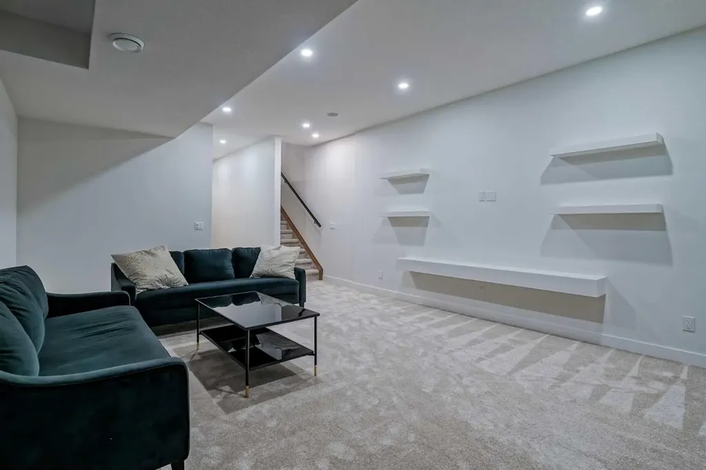 2626 4 Avenue NW Calgary AB T2N 0P6