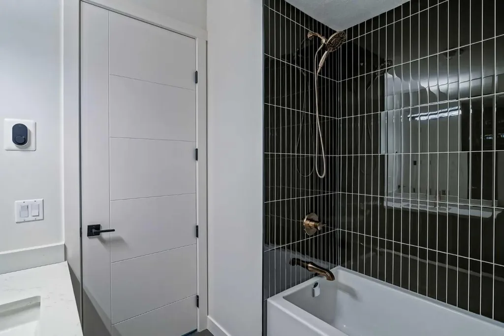 2626 4 Avenue NW Calgary AB T2N 0P6