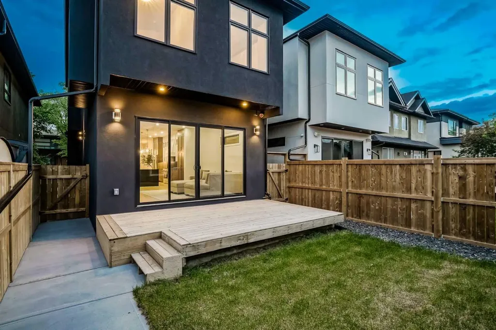 2626 4 Avenue NW Calgary AB T2N 0P6