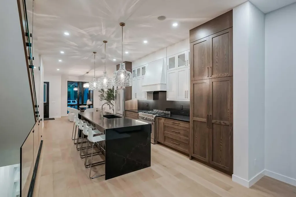 2626 4 Avenue NW Calgary AB T2N 0P6