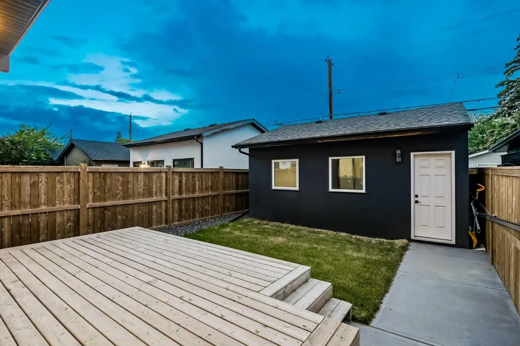 2626 4 Avenue NW Calgary AB T2N 0P6