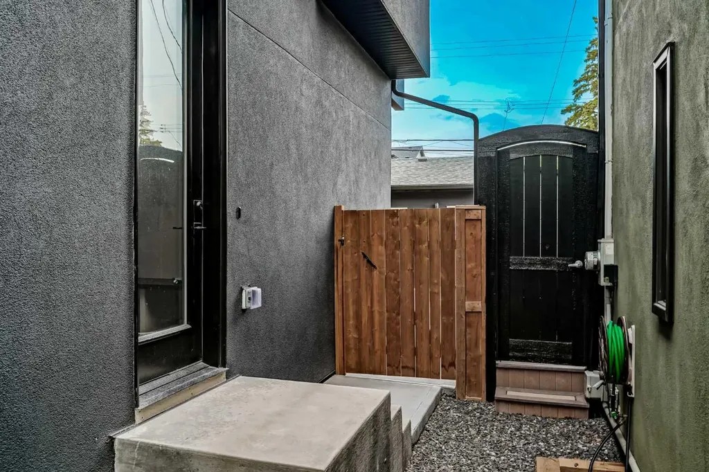 2626 4 Avenue NW Calgary AB T2N 0P6