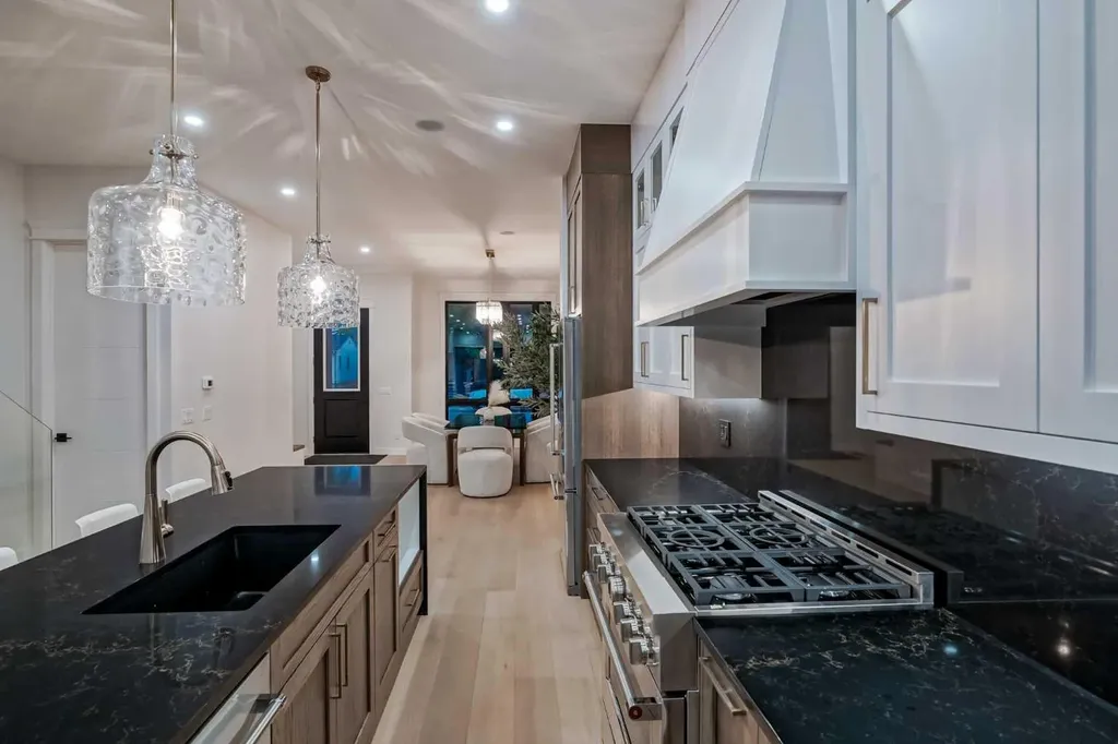 2626 4 Avenue NW Calgary AB T2N 0P6