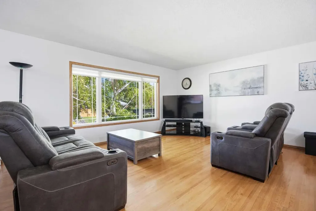 10011 Maplecreek Drive SE Calgary AB T2J 1T7