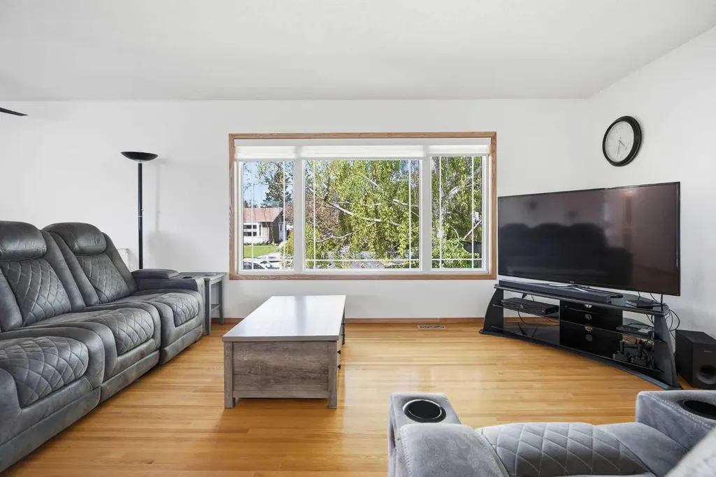 10011 Maplecreek Drive SE Calgary AB T2J 1T7