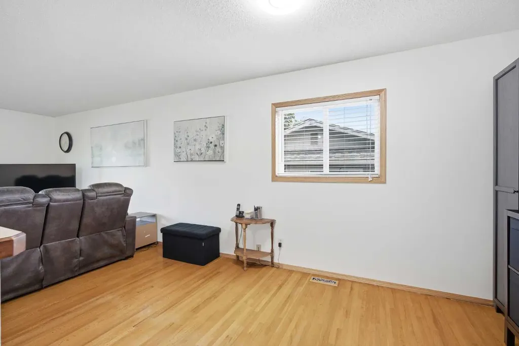 10011 Maplecreek Drive SE Calgary AB T2J 1T7