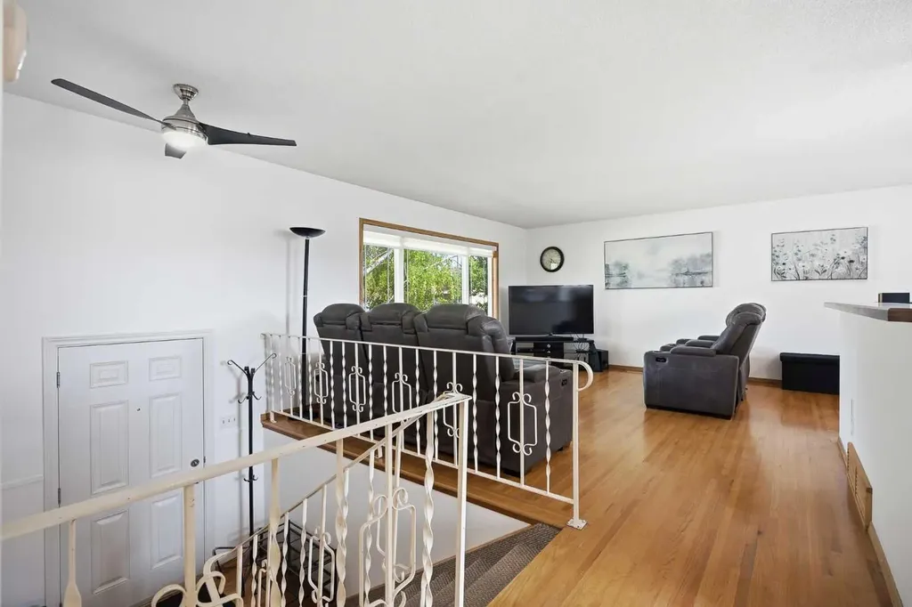10011 Maplecreek Drive SE Calgary AB T2J 1T7