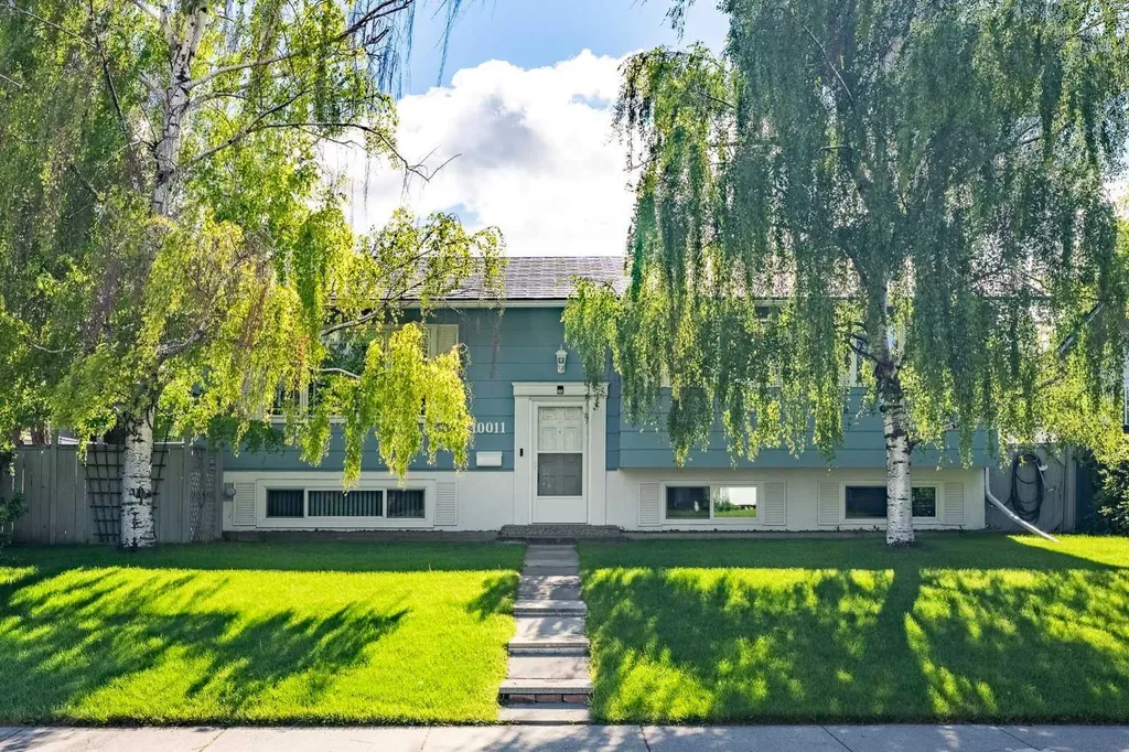 10011 Maplecreek Drive SE Calgary AB T2J 1T7