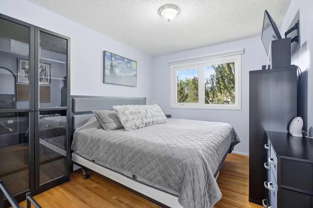 10011 Maplecreek Drive SE Calgary AB T2J 1T7
