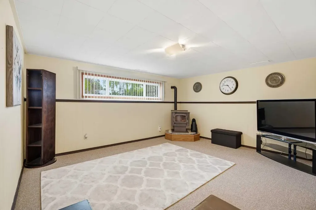 10011 Maplecreek Drive SE Calgary AB T2J 1T7
