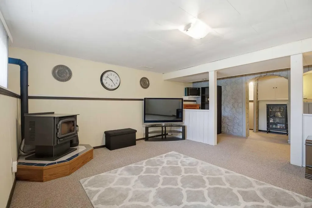 10011 Maplecreek Drive SE Calgary AB T2J 1T7