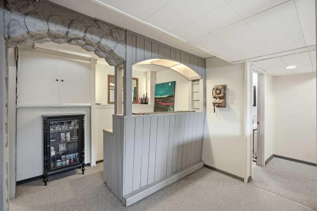 10011 Maplecreek Drive SE Calgary AB T2J 1T7