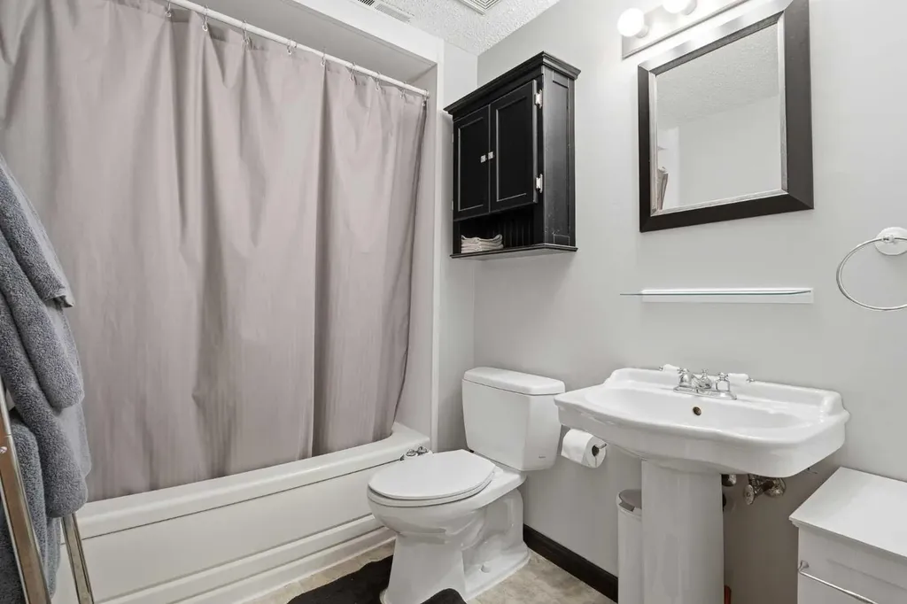 10011 Maplecreek Drive SE Calgary AB T2J 1T7