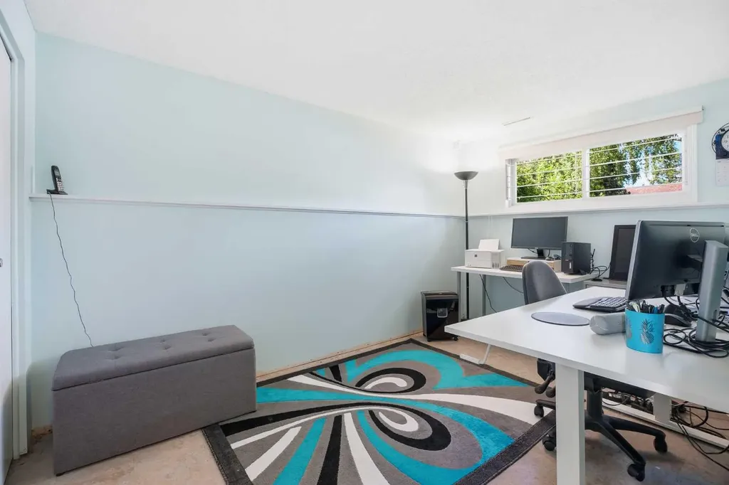 10011 Maplecreek Drive SE Calgary AB T2J 1T7