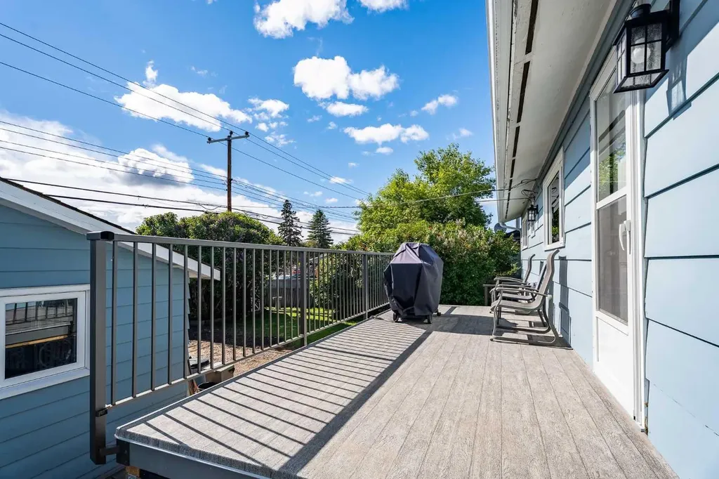 10011 Maplecreek Drive SE Calgary AB T2J 1T7