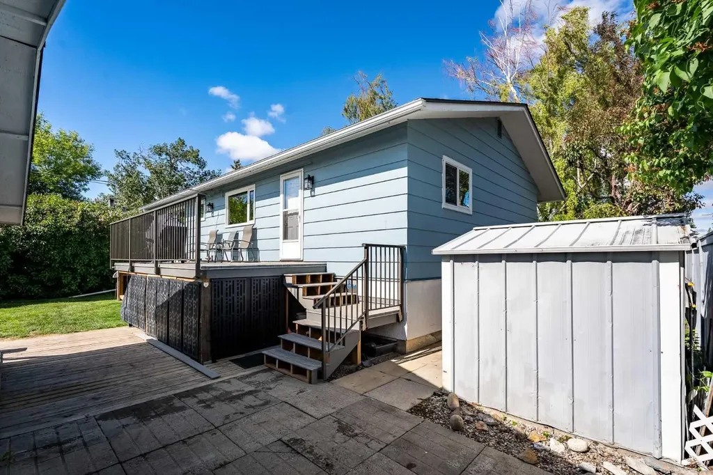10011 Maplecreek Drive SE Calgary AB T2J 1T7