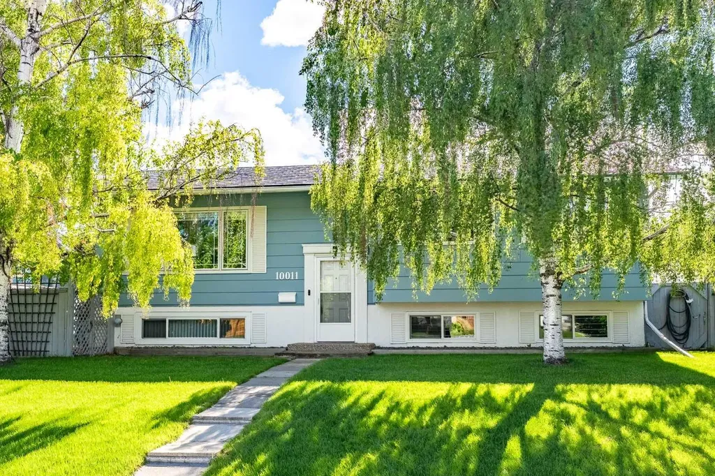 10011 Maplecreek Drive SE Calgary AB T2J 1T7