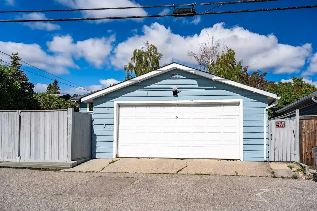 10011 Maplecreek Drive SE Calgary AB T2J 1T7