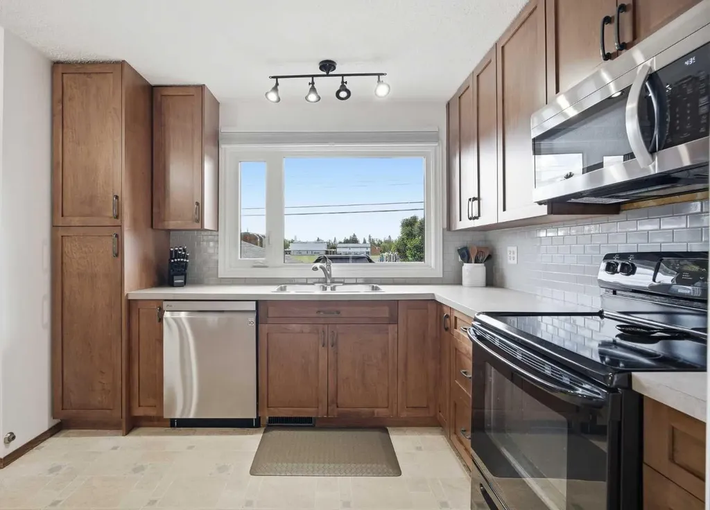 10011 Maplecreek Drive SE Calgary AB T2J 1T7