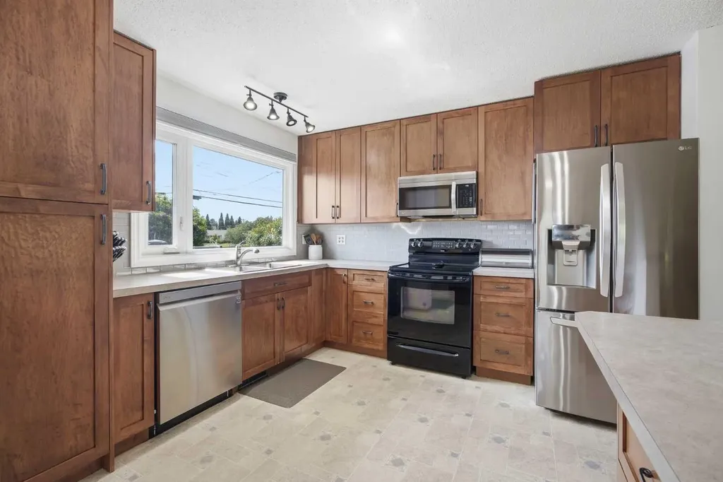 10011 Maplecreek Drive SE Calgary AB T2J 1T7