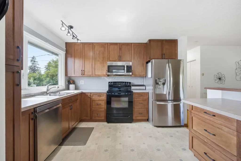 10011 Maplecreek Drive SE Calgary AB T2J 1T7