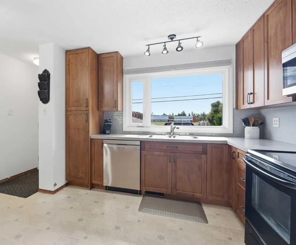 10011 Maplecreek Drive SE Calgary AB T2J 1T7