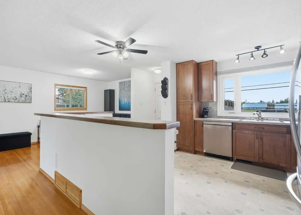 10011 Maplecreek Drive SE Calgary AB T2J 1T7