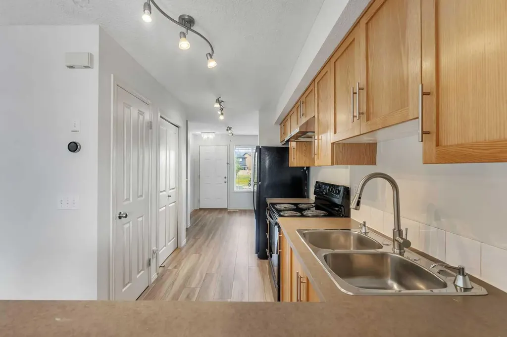 312 Saddlebrook Point NE Calgary AB T3H3C7