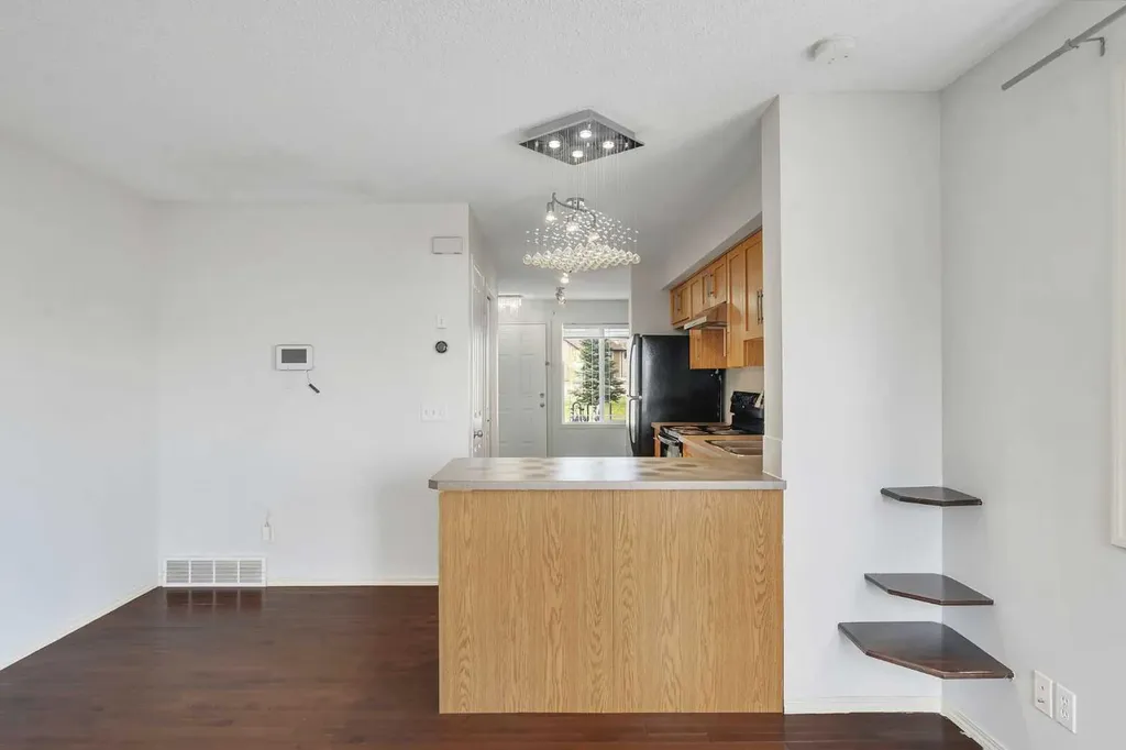 312 Saddlebrook Point NE Calgary AB T3H3C7