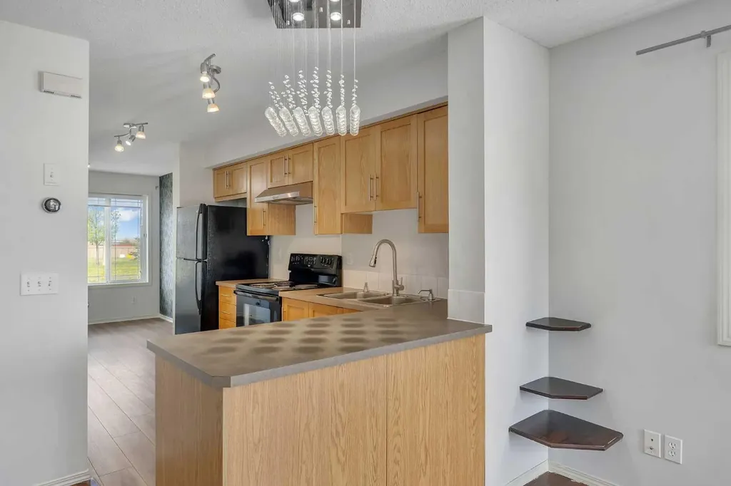 312 Saddlebrook Point NE Calgary AB T3H3C7