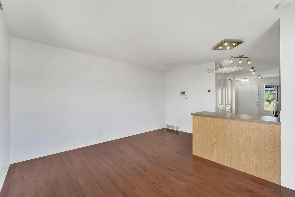 312 Saddlebrook Point NE Calgary AB T3H3C7