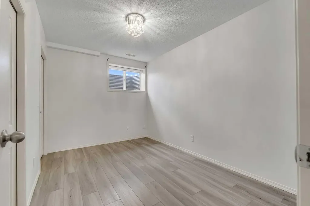 312 Saddlebrook Point NE Calgary AB T3H3C7