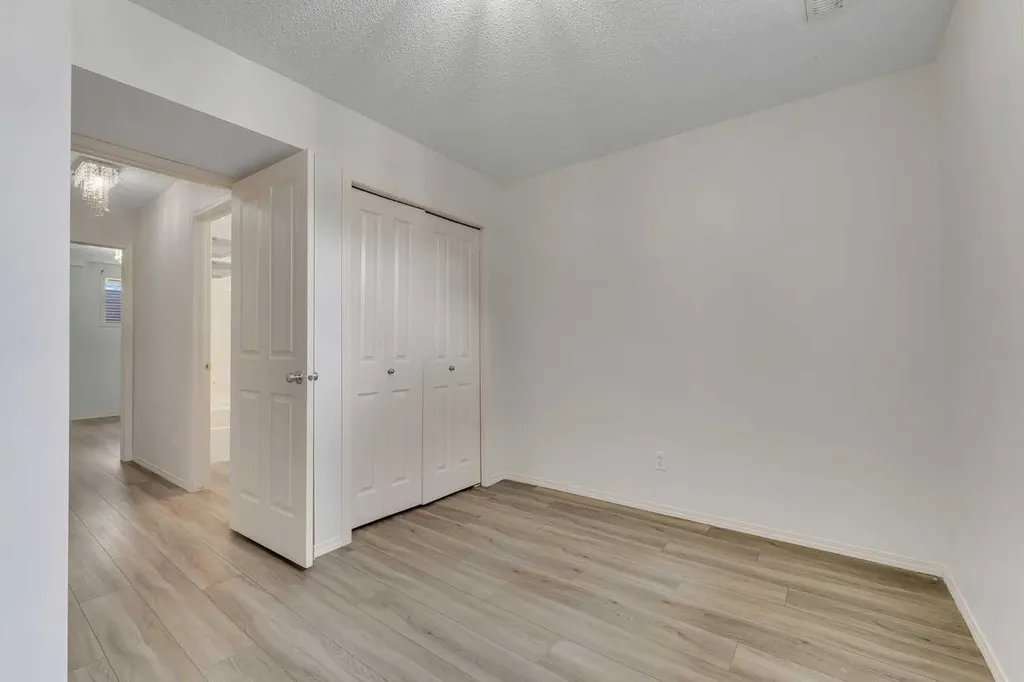 312 Saddlebrook Point NE Calgary AB T3H3C7
