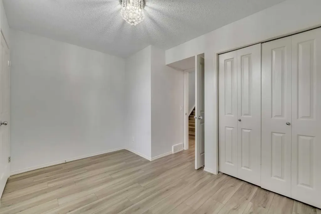 312 Saddlebrook Point NE Calgary AB T3H3C7