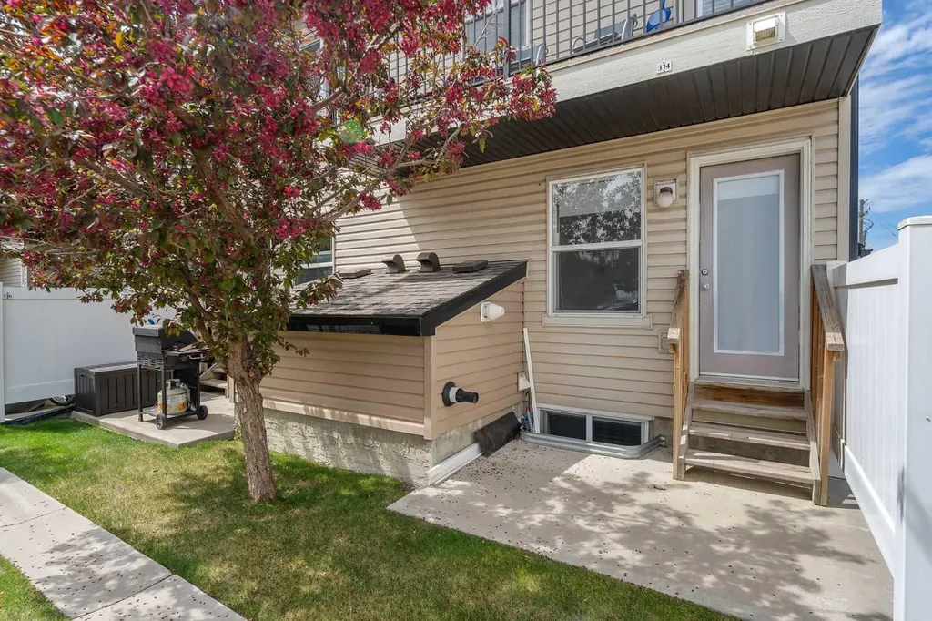 312 Saddlebrook Point NE Calgary AB T3H3C7