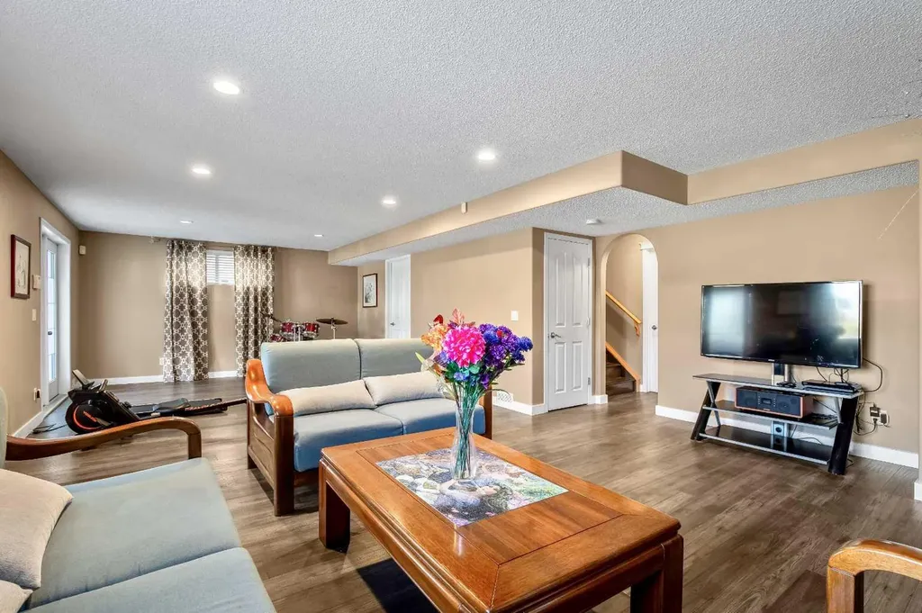 123 Cranwell Close SE Calgary AB T3M 1B1