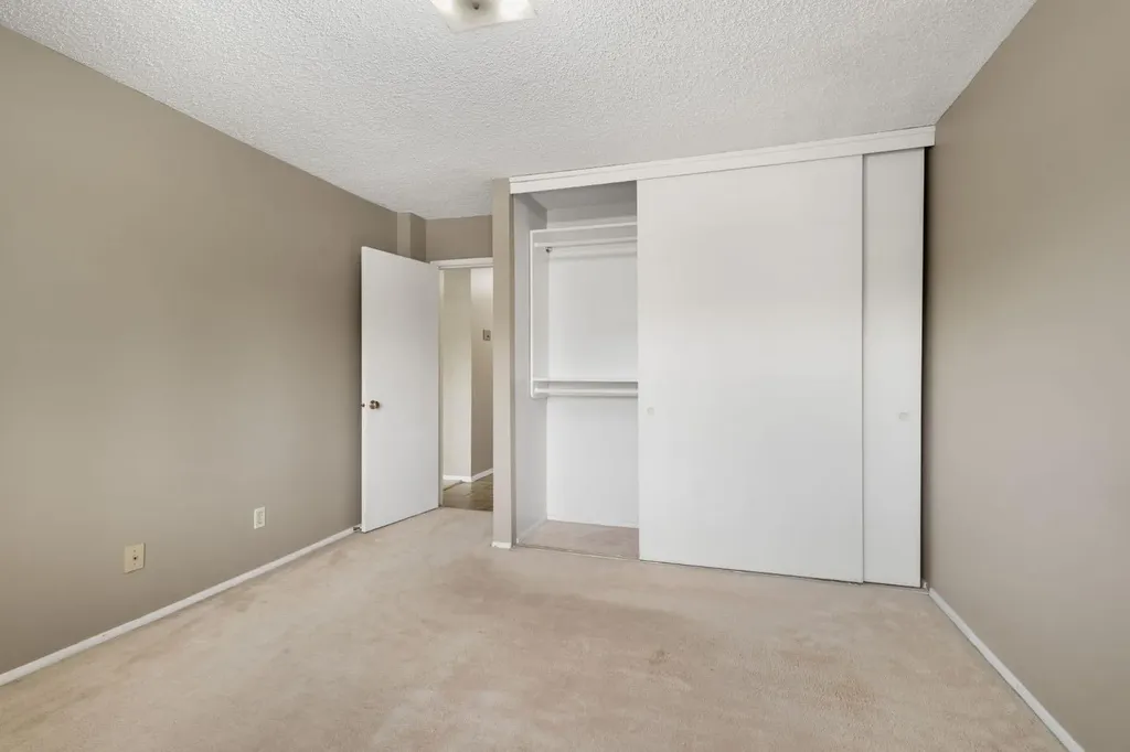635 56 Avenue SW Calgary AB T2V 0G9