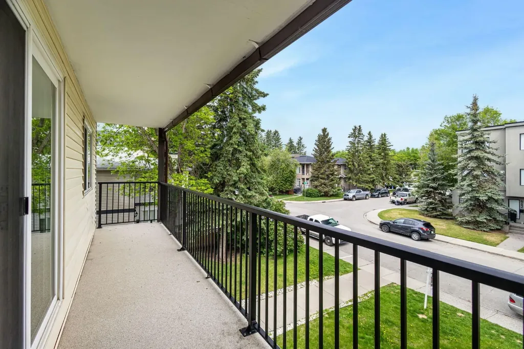 635 56 Avenue SW Calgary AB T2V 0G9