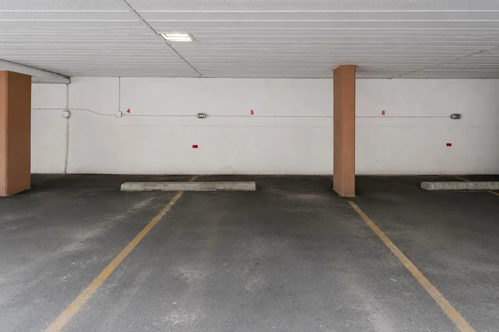 635 56 Avenue SW Calgary AB T2V 0G9