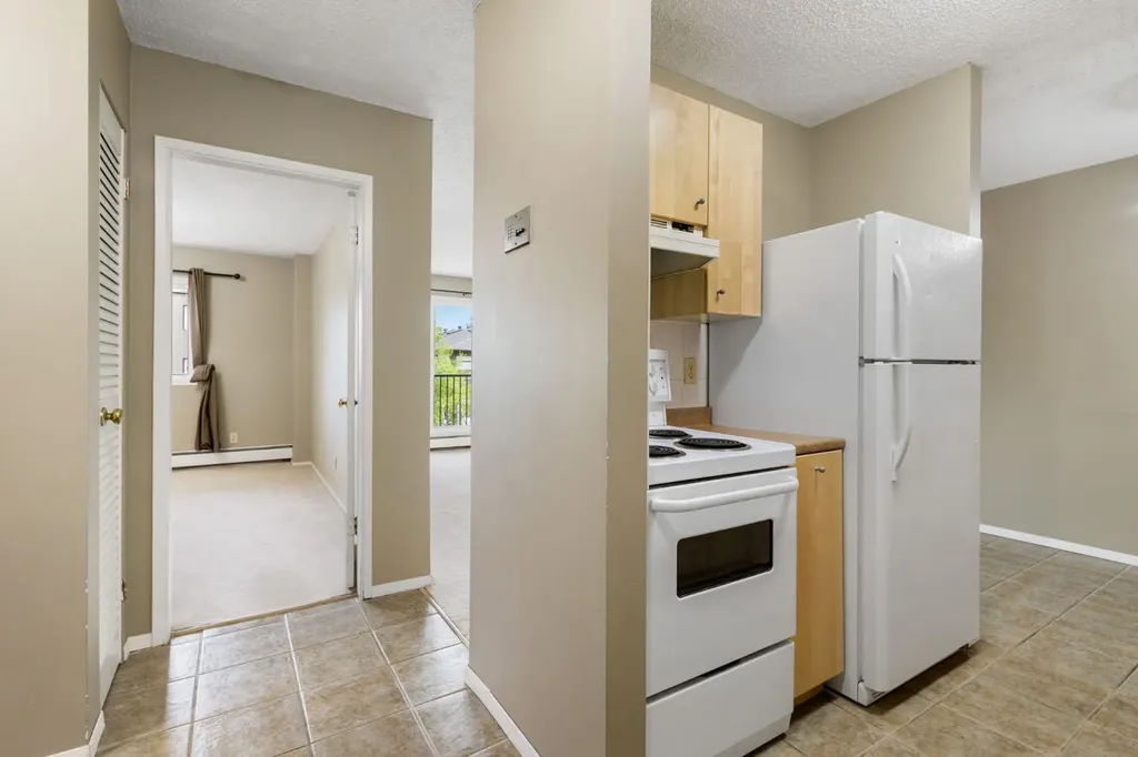 635 56 Avenue SW Calgary AB T2V 0G9