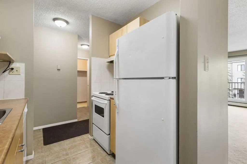 635 56 Avenue SW Calgary AB T2V 0G9