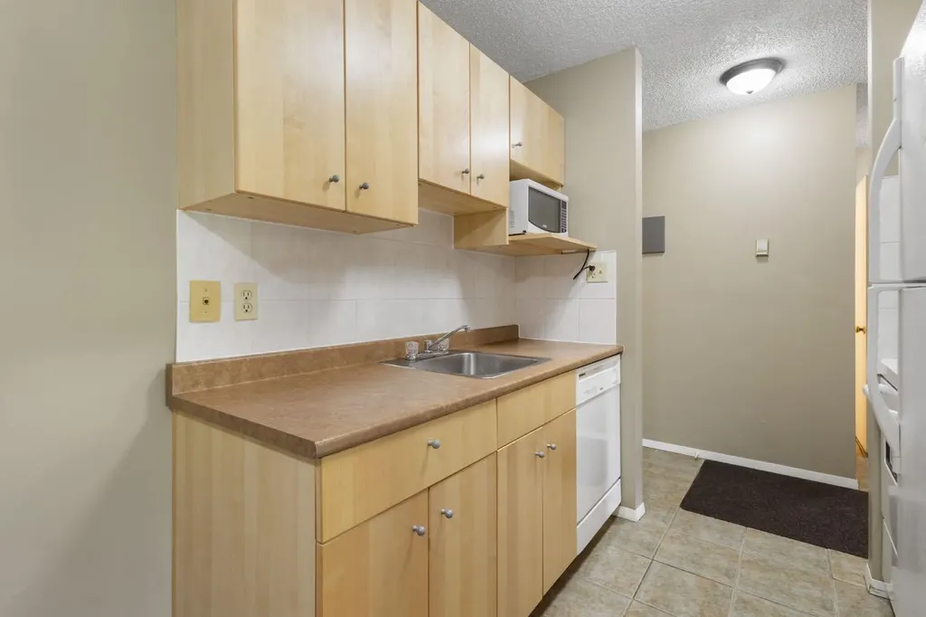 635 56 Avenue SW Calgary AB T2V 0G9