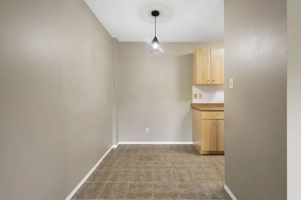 635 56 Avenue SW Calgary AB T2V 0G9