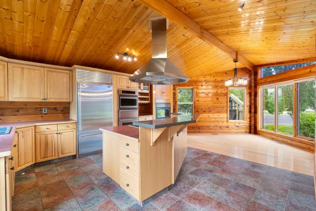 16 Rustic Crescent Norglenwold AB T4S1S5