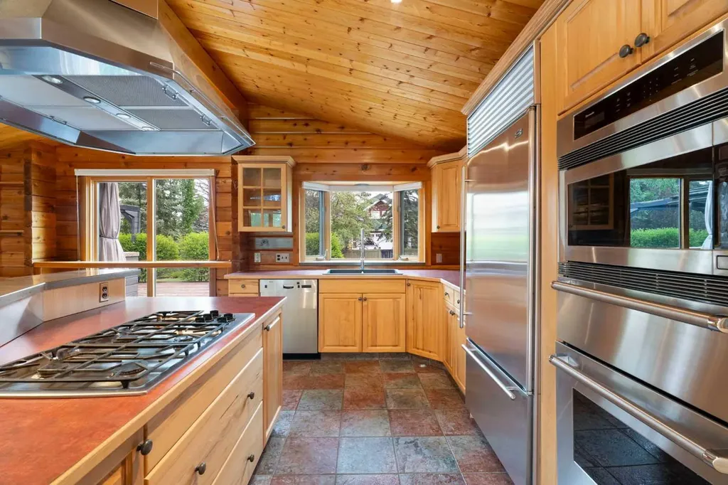16 Rustic Crescent Norglenwold AB T4S1S5