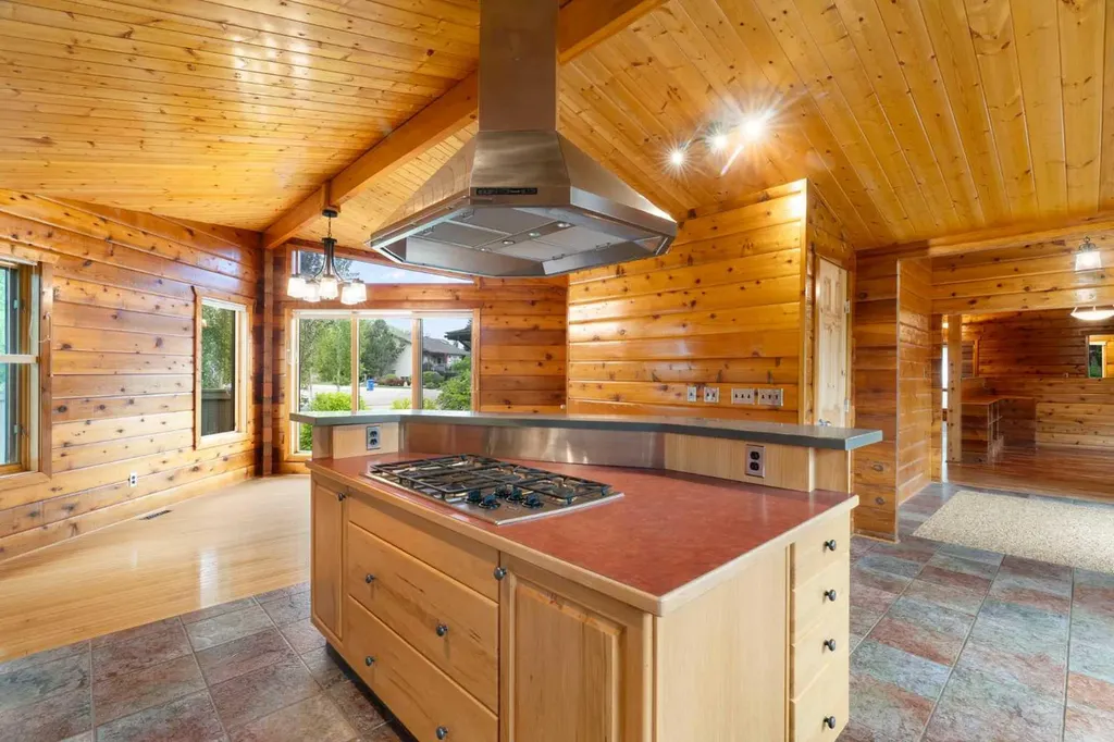16 Rustic Crescent Norglenwold AB T4S1S5